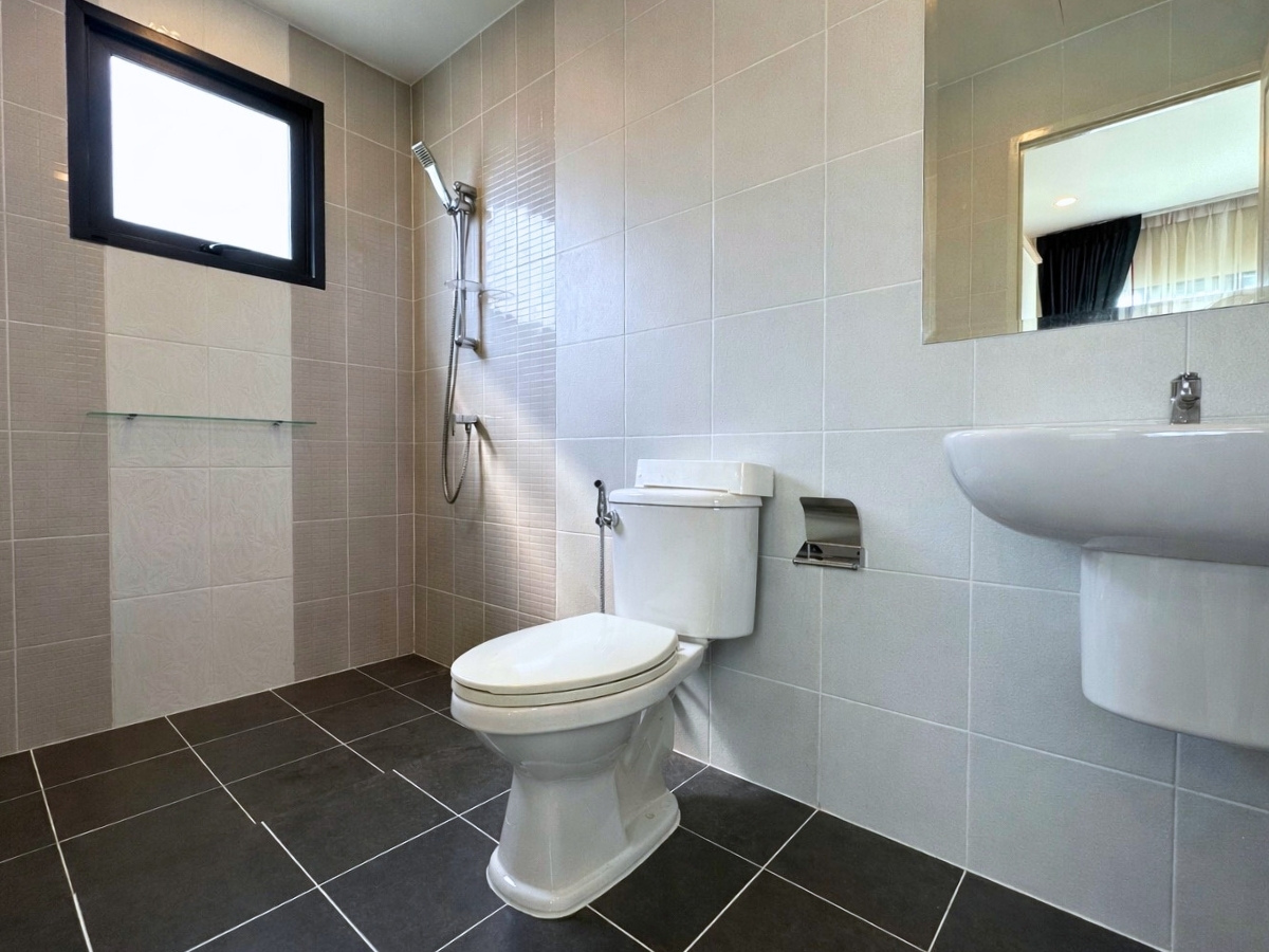 ขายบ้าน เซนโทร วงแหวน-จตุโชติ 4 นอน 5 น้ำ