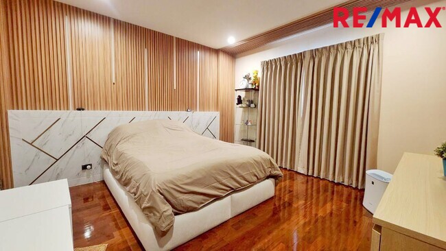 ขายบ้านเดี่ยวหรู หลังมุม ลดาวัลย์ ปิ่นเกล้า–เพชรเกษม 190 ตร.วา | ต้นโครงการ | รีโนเวทใหม่ | ใกล้โรงเรียนนานาชาติ