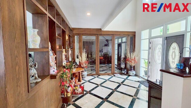 ขายบ้านเดี่ยวหรู หลังมุม ลดาวัลย์ ปิ่นเกล้า–เพชรเกษม 190 ตร.วา | ต้นโครงการ | รีโนเวทใหม่ | ใกล้โรงเรียนนานาชาติ