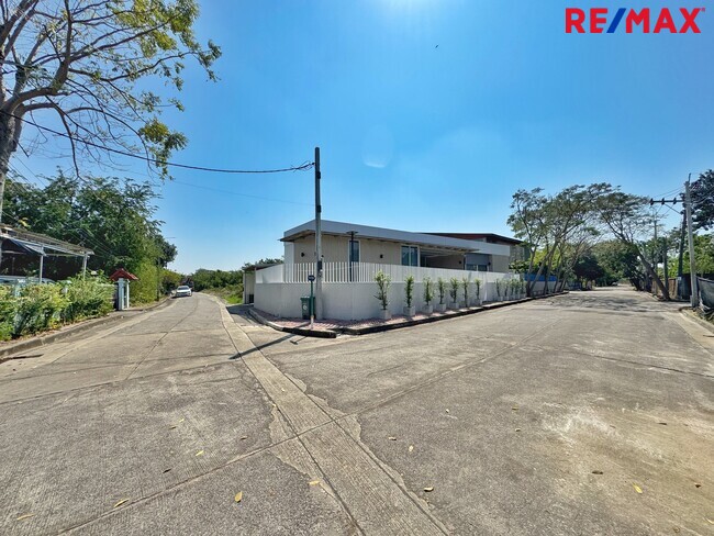 ขายบ้านชั้นเดียวสไตล์ Penthouse หมู่บ้าน ชัยพฤกษ์ วัดลาดปลาดุก วงแหวน–รัตนาธิเบศร์