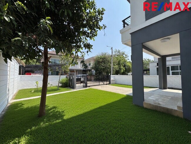 ขายบ้านเดี่ยว รีโนเวทใหม่ The Plant ราชพฤกษ์ หลังริม 66 ตร.วา (เดอะ แพลนท์ ราชพฤกษ์) ถูกที่สุดในโครงการ ใกล้วงเวียนพระราม 5 และ Central Westville