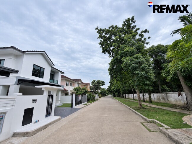 ขายบ้านเดี่ยว Perfect Place รัตนาธิเบศร์–ไทรม้า บ้านเดี่ยวทำเลดี หน้าบ้านไม่ชนใคร ราคาถูกที่สุดในโครงการ ถนนรัตนาธิเบศร์ ใกล้รถไฟฟ้าสายสีม่วง