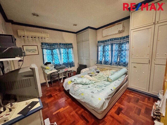 ขายที่ดินพร้อมบ้าน 250 ตร.วา หลังแรก ถนนเมน ภัสรี พุทธมณฑลสาย 2 ซอย 5 | เหมาะปลูกบ้านหรู / รีโนเวท