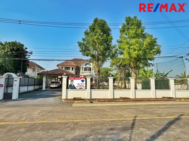 ขายที่ดินพร้อมบ้าน 250 ตร.วา หลังแรก ถนนเมน ภัสรี พุทธมณฑลสาย 2 ซอย 5 | เหมาะปลูกบ้านหรู / รีโนเวท