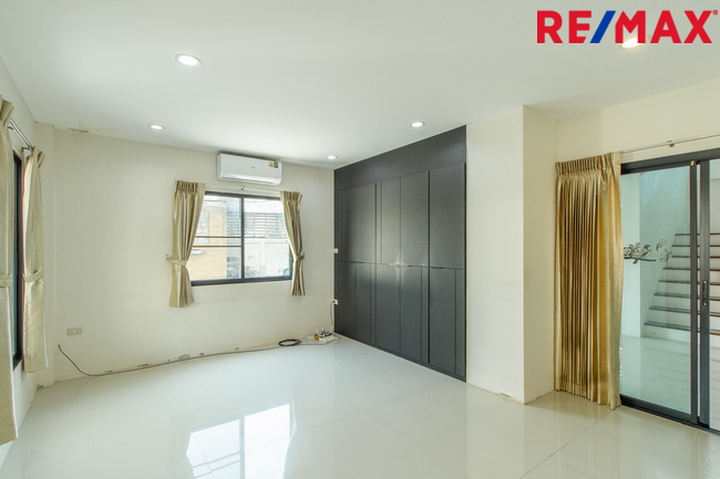 ขายบ้านเดี่ยว วิเศษสุขนคร พระรามสอง หลังริม มีสระว่ายน้ำ