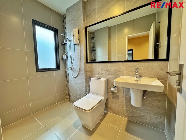 ขายบ้านเดี่ยวหลังริม บางกอกบูเลอวาร์ด เวสต์เกต | 83 ตร.ว. บิ้วท์อินทั้งหลัง ราคาพิเศษ 11.99 ล้าน