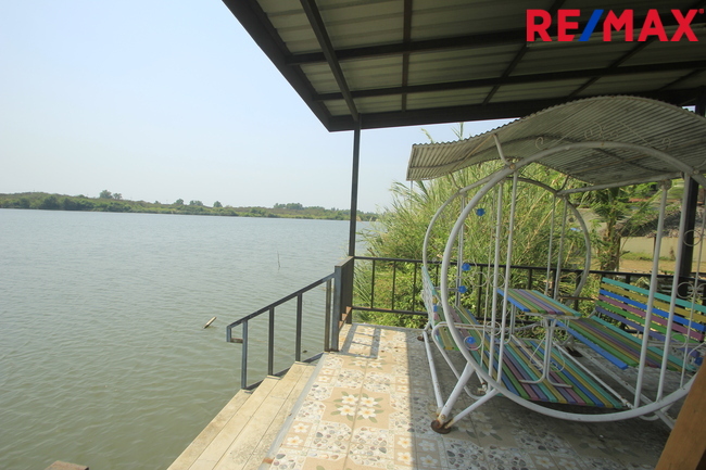 บ้านเดี่ยวพระราม2 บ้านติดน้ำติดทะเลสาบ สารินซิตี้บ้านนภาเหิร 305.3วา หลังบ้านติดน้ำยาว 42เมตร บรรยากาศเป็นส่วนตัวมาก รูปที่ดินถุงเงินถุงทอง พร้อมเรือนรับรอง 2ชั้น บ้านกว้าง สนามหญ้ารอบบ้านขนาดใหญ่ ราคานี้ไม่มีอีกแล้ว