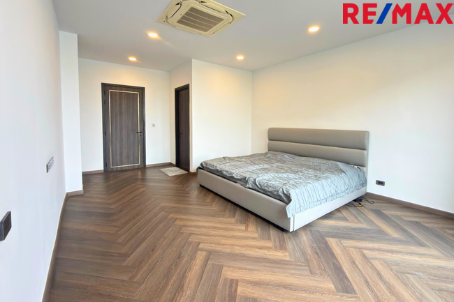 ขายโฮมออฟฟิศ Home Office โครงการ Penton อารีย์ ใจกลางเมือง 5 ชั้น 140 ตารางวา ทำเลดีมาก