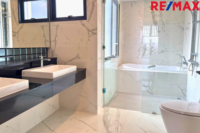 ขายโฮมออฟฟิศ Home Office โครงการ Penton อารีย์ ใจกลางเมือง 5 ชั้น 140 ตารางวา ทำเลดีมาก