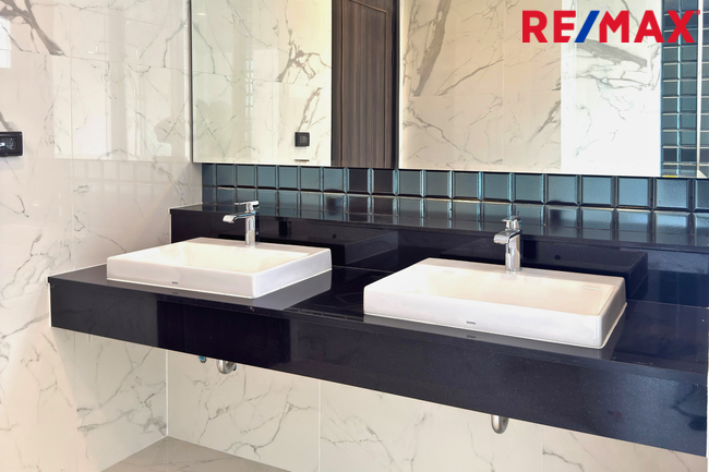 ขายโฮมออฟฟิศ Home Office โครงการ Penton อารีย์ ใจกลางเมือง 5 ชั้น 140 ตารางวา ทำเลดีมาก