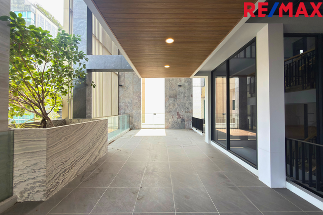 ขายโฮมออฟฟิศ Home Office โครงการ Penton อารีย์ ใจกลางเมือง 5 ชั้น 140 ตารางวา ทำเลดีมาก