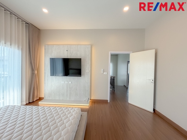 เช่า บ้านเดี่ยวแกรนด์ บริทาเนีย วงแหวน-รามอินทรา บ้านหลังมุม (พร้อมอยู่อาศัย) 4 ห้องนอน แอร์ 5 เครื่อง