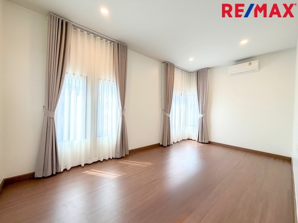 เช่า บ้านเดี่ยวแกรนด์ บริทาเนีย วงแหวน-รามอินทรา บ้านหลังมุม (พร้อมอยู่อาศัย) 4 ห้องนอน แอร์ 5 เครื่อง