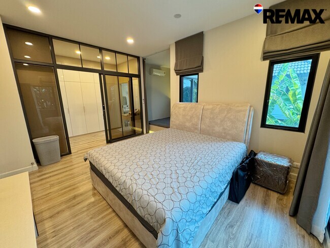 ขายขาดทุนกว่าล้าน! บ้านเดี่ยVenue Flow แจ้งวัฒนะ หลังใหญ่ 73 ตร.ว. ตำแหน่ง Rare Item วิวสวนส่วนกลางหน้าบ้าน (ไม่ชนใคร) 5 นอน สภาพใหม่พร้อมอยู่