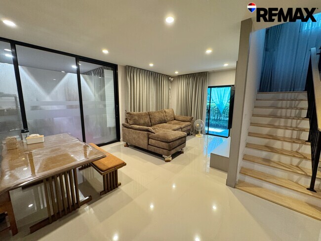 ขายขาดทุนกว่าล้าน! บ้านเดี่ยVenue Flow แจ้งวัฒนะ หลังใหญ่ 73 ตร.ว. ตำแหน่ง Rare Item วิวสวนส่วนกลางหน้าบ้าน (ไม่ชนใคร) 5 นอน สภาพใหม่พร้อมอยู่