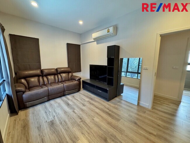 ขายขาดทุนกว่าล้าน! บ้านเดี่ยVenue Flow แจ้งวัฒนะ หลังใหญ่ 73 ตร.ว. ตำแหน่ง Rare Item วิวสวนส่วนกลางหน้าบ้าน (ไม่ชนใคร) 5 นอน สภาพใหม่พร้อมอยู่