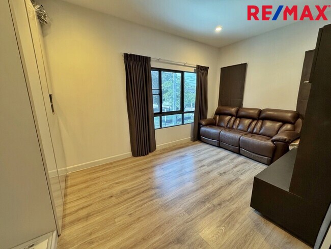 ขายขาดทุนกว่าล้าน! บ้านเดี่ยVenue Flow แจ้งวัฒนะ หลังใหญ่ 73 ตร.ว. ตำแหน่ง Rare Item วิวสวนส่วนกลางหน้าบ้าน (ไม่ชนใคร) 5 นอน สภาพใหม่พร้อมอยู่