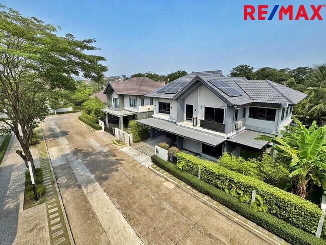 ขายขาดทุนกว่าล้าน! บ้านเดี่ยVenue Flow แจ้งวัฒนะ หลังใหญ่ 73 ตร.ว. ตำแหน่ง Rare Item วิวสวนส่วนกลางหน้าบ้าน (ไม่ชนใคร) 5 นอน สภาพใหม่พร้อมอยู่