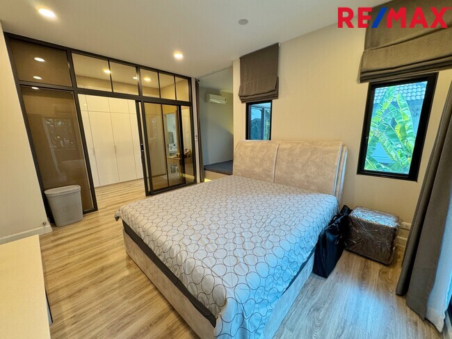 ขายขาดทุนกว่าล้าน! บ้านเดี่ยVenue Flow แจ้งวัฒนะ หลังใหญ่ 73 ตร.ว. ตำแหน่ง Rare Item วิวสวนส่วนกลางหน้าบ้าน (ไม่ชนใคร) 5 นอน สภาพใหม่พร้อมอยู่