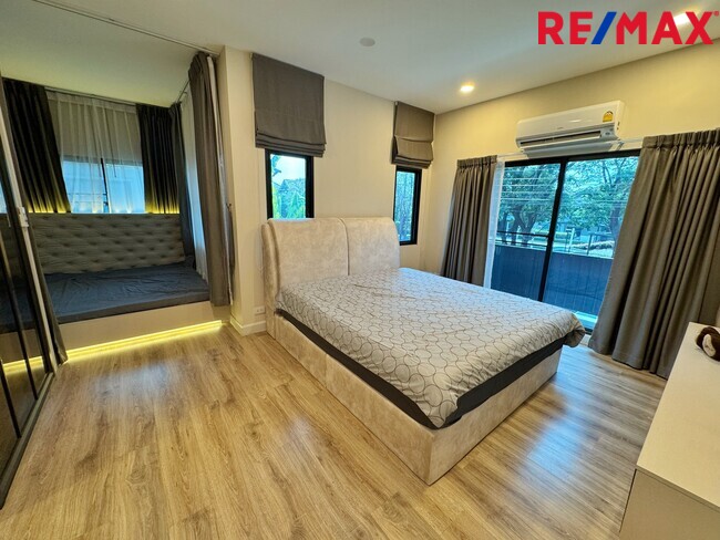 ขายขาดทุนกว่าล้าน! บ้านเดี่ยVenue Flow แจ้งวัฒนะ หลังใหญ่ 73 ตร.ว. ตำแหน่ง Rare Item วิวสวนส่วนกลางหน้าบ้าน (ไม่ชนใคร) 5 นอน สภาพใหม่พร้อมอยู่