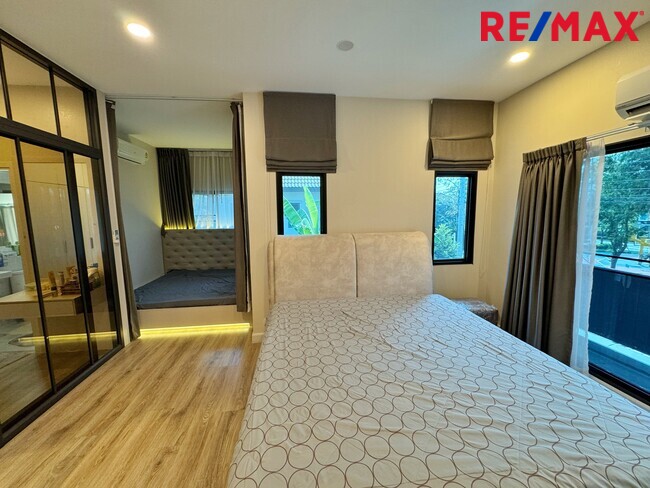 ขายขาดทุนกว่าล้าน! บ้านเดี่ยVenue Flow แจ้งวัฒนะ หลังใหญ่ 73 ตร.ว. ตำแหน่ง Rare Item วิวสวนส่วนกลางหน้าบ้าน (ไม่ชนใคร) 5 นอน สภาพใหม่พร้อมอยู่