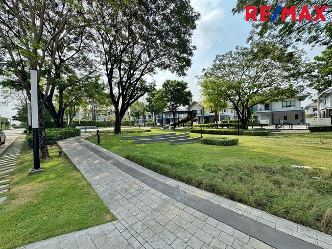 ขายขาดทุนกว่าล้าน! บ้านเดี่ยVenue Flow แจ้งวัฒนะ หลังใหญ่ 73 ตร.ว. ตำแหน่ง Rare Item วิวสวนส่วนกลางหน้าบ้าน (ไม่ชนใคร) 5 นอน สภาพใหม่พร้อมอยู่