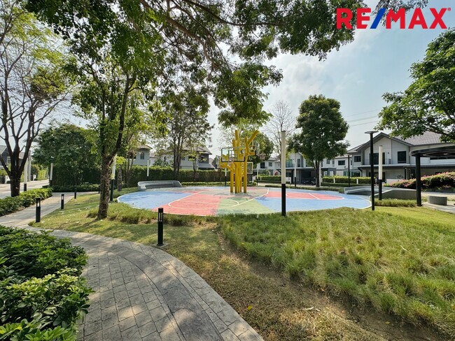 ขายขาดทุนกว่าล้าน! บ้านเดี่ยVenue Flow แจ้งวัฒนะ หลังใหญ่ 73 ตร.ว. ตำแหน่ง Rare Item วิวสวนส่วนกลางหน้าบ้าน (ไม่ชนใคร) 5 นอน สภาพใหม่พร้อมอยู่