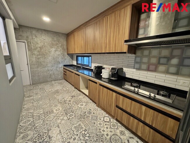 ขายขาดทุนกว่าล้าน! บ้านเดี่ยVenue Flow แจ้งวัฒนะ หลังใหญ่ 73 ตร.ว. ตำแหน่ง Rare Item วิวสวนส่วนกลางหน้าบ้าน (ไม่ชนใคร) 5 นอน สภาพใหม่พร้อมอยู่