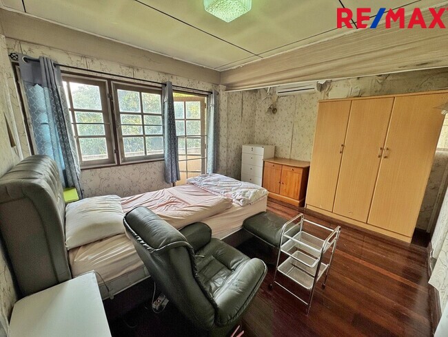 ขายที่ดินพร้อมบ้านเดี่ยว โชคชัย 4 ซอย 25 ขนาด 97 ตร.ว. หน้ากว้าง 20 เมตร ทรงสวยที่สุดในย่าน! ใกล้รถไฟฟ้าสายสีเหลือง 1.5 กม. — เหมาะสร้างบ้านหรูหรือรีโนเวท