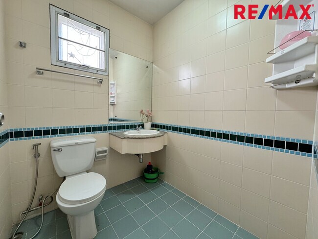 ขายบ้านเดี่ยว บางบัวทอง หมู่บ้าน ศิริวรรณ ชวนชม 66 ตร.ว. หลังริม ถนนเมน บางกรวย ไทรน้อย ใกล้รถไฟฟ้าสายสีม่วง ราคาถูกที่สุดในโครงการ!