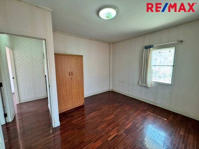 ขายบ้านเดี่ยว บางบัวทอง หมู่บ้าน ศิริวรรณ ชวนชม 66 ตร.ว. หลังริม ถนนเมน บางกรวย ไทรน้อย ใกล้รถไฟฟ้าสายสีม่วง ราคาถูกที่สุดในโครงการ!