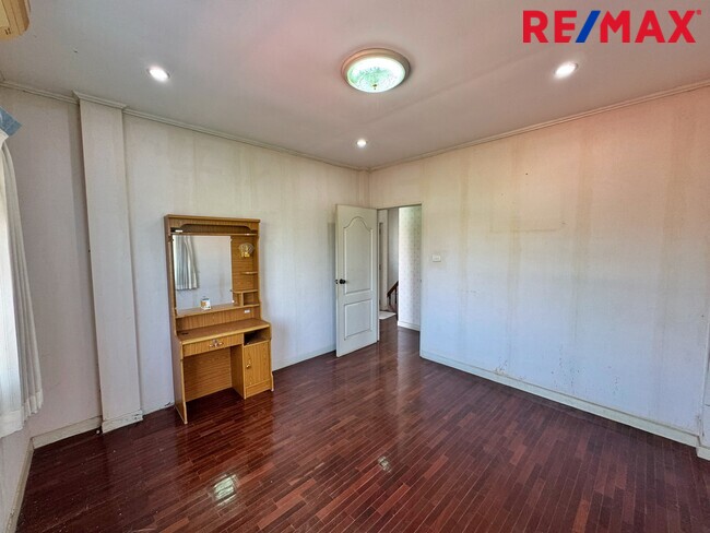 ขายบ้านเดี่ยว บางบัวทอง หมู่บ้าน ศิริวรรณ ชวนชม 66 ตร.ว. หลังริม ถนนเมน บางกรวย ไทรน้อย ใกล้รถไฟฟ้าสายสีม่วง ราคาถูกที่สุดในโครงการ!