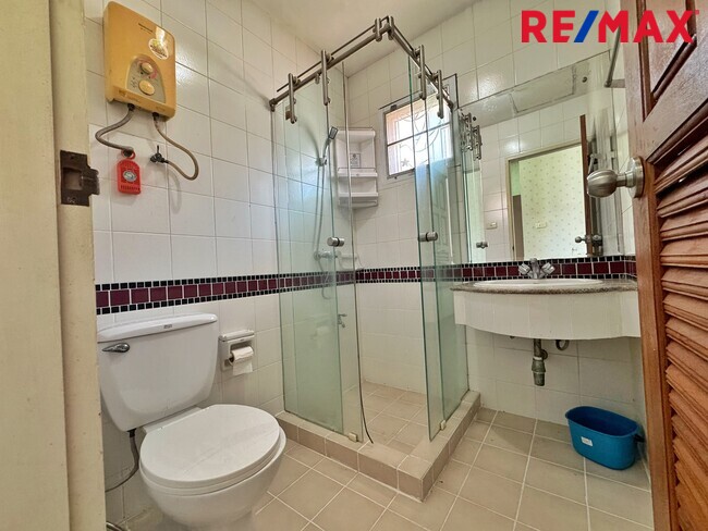 ขายบ้านเดี่ยว บางบัวทอง หมู่บ้าน ศิริวรรณ ชวนชม 66 ตร.ว. หลังริม ถนนเมน บางกรวย ไทรน้อย ใกล้รถไฟฟ้าสายสีม่วง ราคาถูกที่สุดในโครงการ!