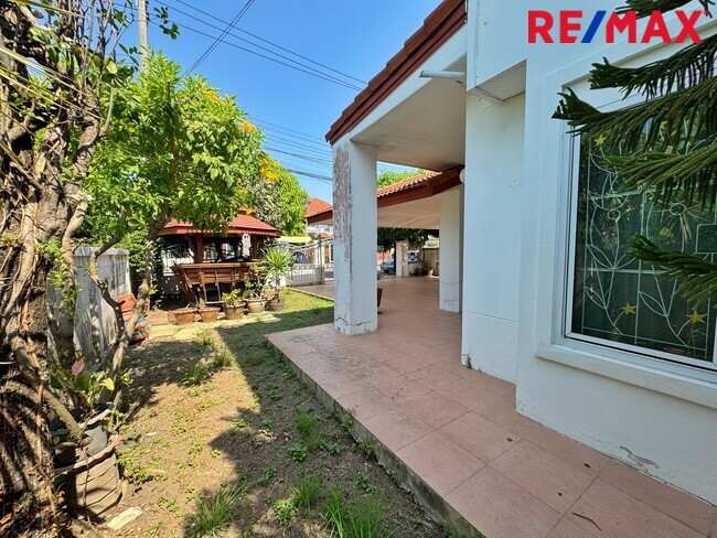 ขายบ้านเดี่ยว บางบัวทอง หมู่บ้าน ศิริวรรณ ชวนชม 66 ตร.ว. หลังริม ถนนเมน บางกรวย ไทรน้อย ใกล้รถไฟฟ้าสายสีม่วง ราคาถูกที่สุดในโครงการ!