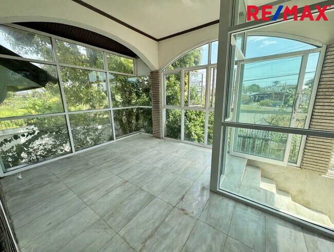 ขายบ้านเดี่ยวเมืองเอก รังสิต 94 ตร.ว. ใกล้ ม.รังสิต และรถไฟฟ้าหลักหก โครงสร้างแข็งแรง ราคาถูกที่สุดในย่าน!