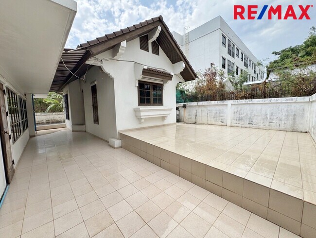 ขายบ้านเดี่ยวเมืองเอก รังสิต 94 ตร.ว. ใกล้ ม.รังสิต และรถไฟฟ้าหลักหก โครงสร้างแข็งแรง ราคาถูกที่สุดในย่าน!