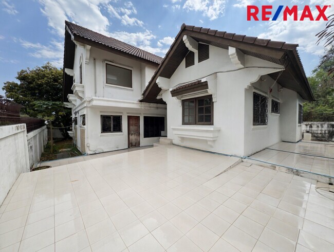 ขายบ้านเดี่ยวเมืองเอก รังสิต 94 ตร.ว. ใกล้ ม.รังสิต และรถไฟฟ้าหลักหก โครงสร้างแข็งแรง ราคาถูกที่สุดในย่าน!