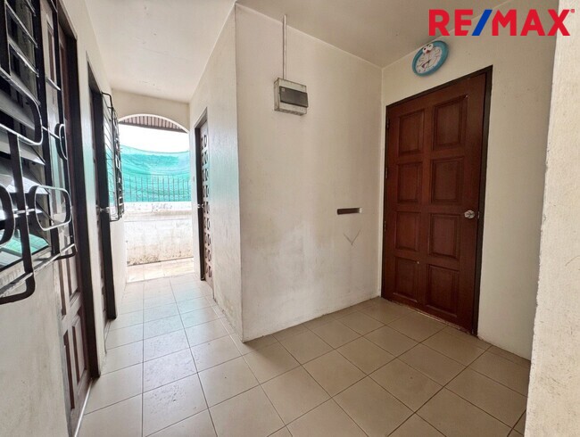 ขายบ้านเดี่ยวเมืองเอก รังสิต 94 ตร.ว. ใกล้ ม.รังสิต และรถไฟฟ้าหลักหก โครงสร้างแข็งแรง ราคาถูกที่สุดในย่าน!