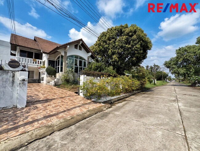 ขายบ้านเดี่ยวเมืองเอก รังสิต 94 ตร.ว. ใกล้ ม.รังสิต และรถไฟฟ้าหลักหก โครงสร้างแข็งแรง ราคาถูกที่สุดในย่าน!