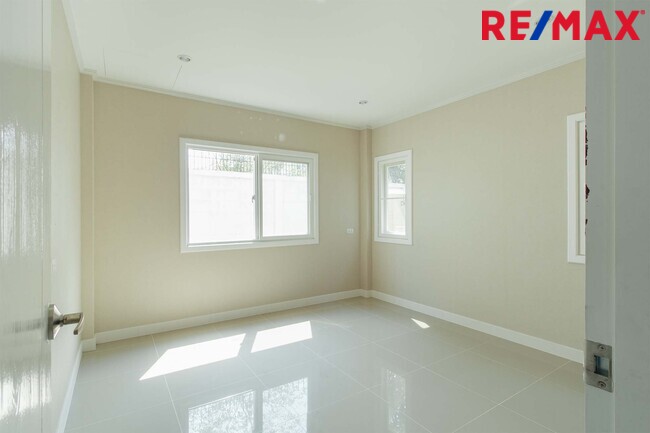 ขายบ้านเดี่ยว หมู่บ้านศุภาลัย ไพรด์ ประชาอุทิศ (Supalai Pride Prachauthit) ถนนเมน กว้าง 12 เมตร