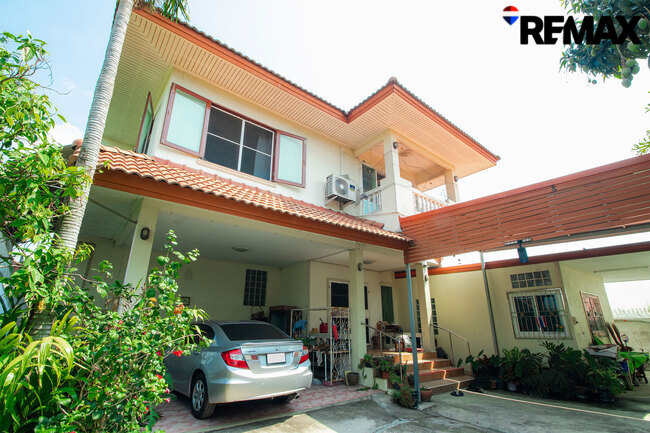 ขายบ้านพร้อมที่ดิน 200 ตร.ว. ถนนอุทยาน บ้านเดี่ยวหลังใหญ่ 4 นอน ใกล้พุทธมณฑล-ศาลายา