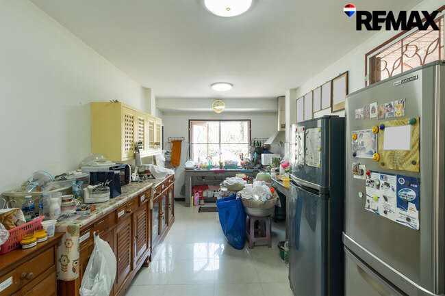 ขายบ้านพร้อมที่ดิน 200 ตร.ว. ถนนอุทยาน บ้านเดี่ยวหลังใหญ่ 4 นอน ใกล้พุทธมณฑล-ศาลายา