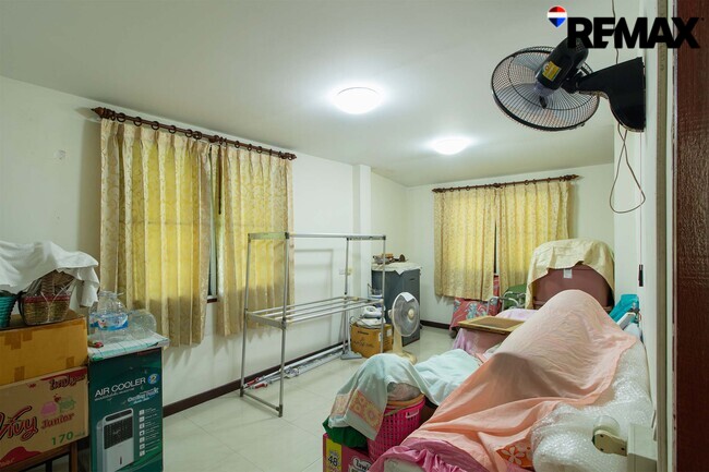 ขายบ้านพร้อมที่ดิน 200 ตร.ว. ถนนอุทยาน บ้านเดี่ยวหลังใหญ่ 4 นอน ใกล้พุทธมณฑล-ศาลายา