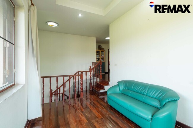 ขายบ้านพร้อมที่ดิน 200 ตร.ว. ถนนอุทยาน บ้านเดี่ยวหลังใหญ่ 4 นอน ใกล้พุทธมณฑล-ศาลายา