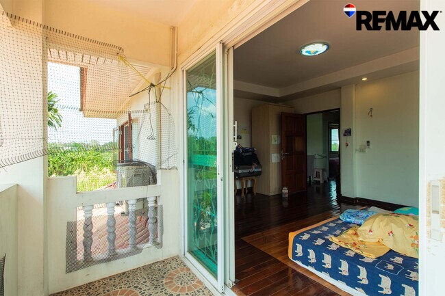 ขายบ้านพร้อมที่ดิน 200 ตร.ว. ถนนอุทยาน บ้านเดี่ยวหลังใหญ่ 4 นอน ใกล้พุทธมณฑล-ศาลายา