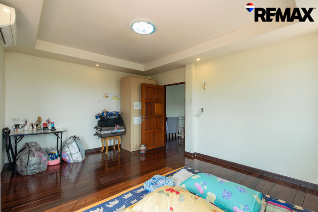 ขายบ้านพร้อมที่ดิน 200 ตร.ว. ถนนอุทยาน บ้านเดี่ยวหลังใหญ่ 4 นอน ใกล้พุทธมณฑล-ศาลายา