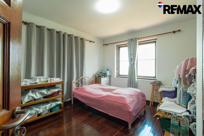 ขายบ้านพร้อมที่ดิน 200 ตร.ว. ถนนอุทยาน บ้านเดี่ยวหลังใหญ่ 4 นอน ใกล้พุทธมณฑล-ศาลายา