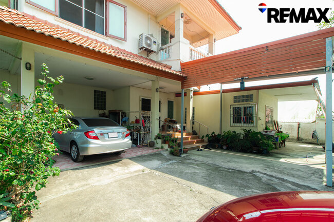 ขายบ้านพร้อมที่ดิน 200 ตร.ว. ถนนอุทยาน บ้านเดี่ยวหลังใหญ่ 4 นอน ใกล้พุทธมณฑล-ศาลายา