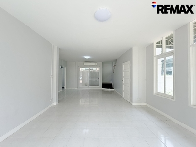 โฮมเพลสรามคำแหง140 (Home Place Ramkhamhaeng) บ้านเดี่ยว 2 ชั้น พื้นที่ 70 ตารางวา โรงเรียนนานาชาติAscot ใกล้รถไฟฟ้าสายสีส้ม สถานีน้อมเกล้า