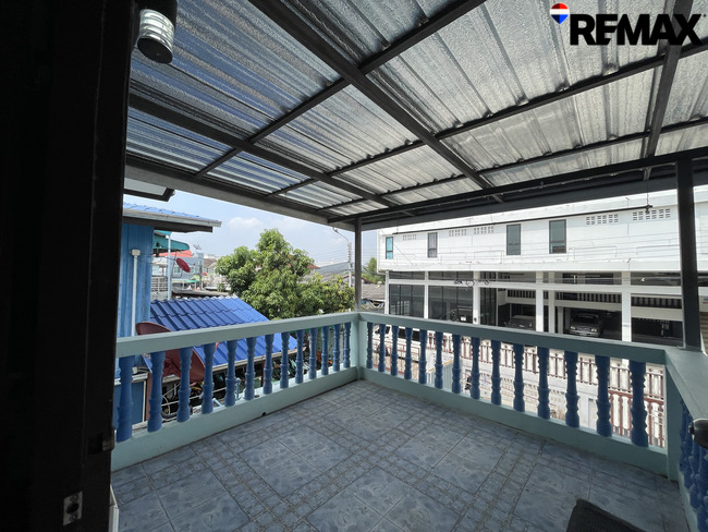 บ้านเดี่ยว 2 ชั้น พื้นที่ 50 ตร.ว. รีโนเวทใหม่ทั้งหลัง พร้อมอยู่ ทำเลศักยภาพย่านอ่อนนุช-ศรีนครินทร์ ใกล้ MRT สายสีเหลือง เหมาะสำหรับครอบครัวใหญ่